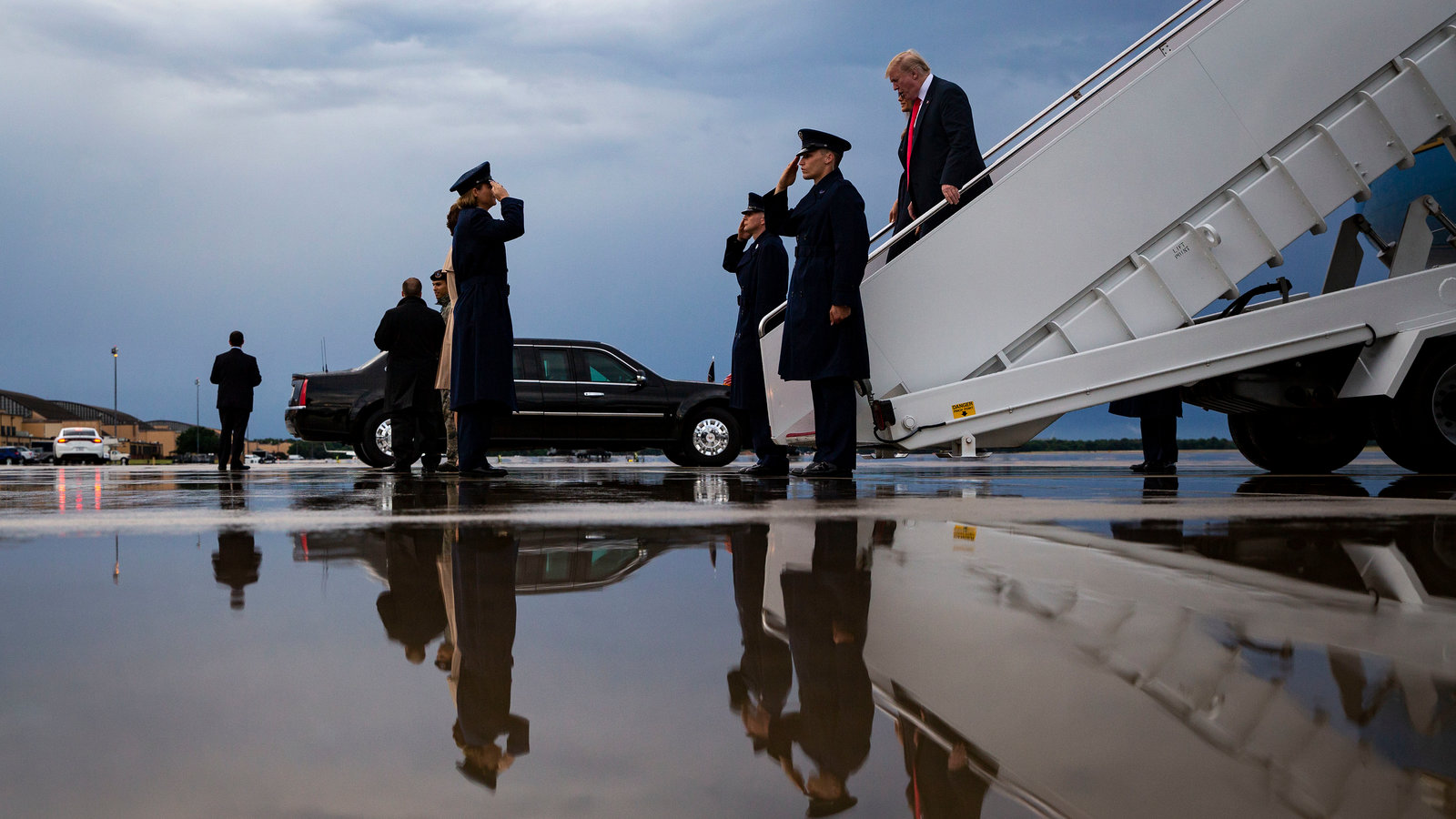 Mass Iranian Protests Back Military as U.S.-Tehran Negotiations Intensify