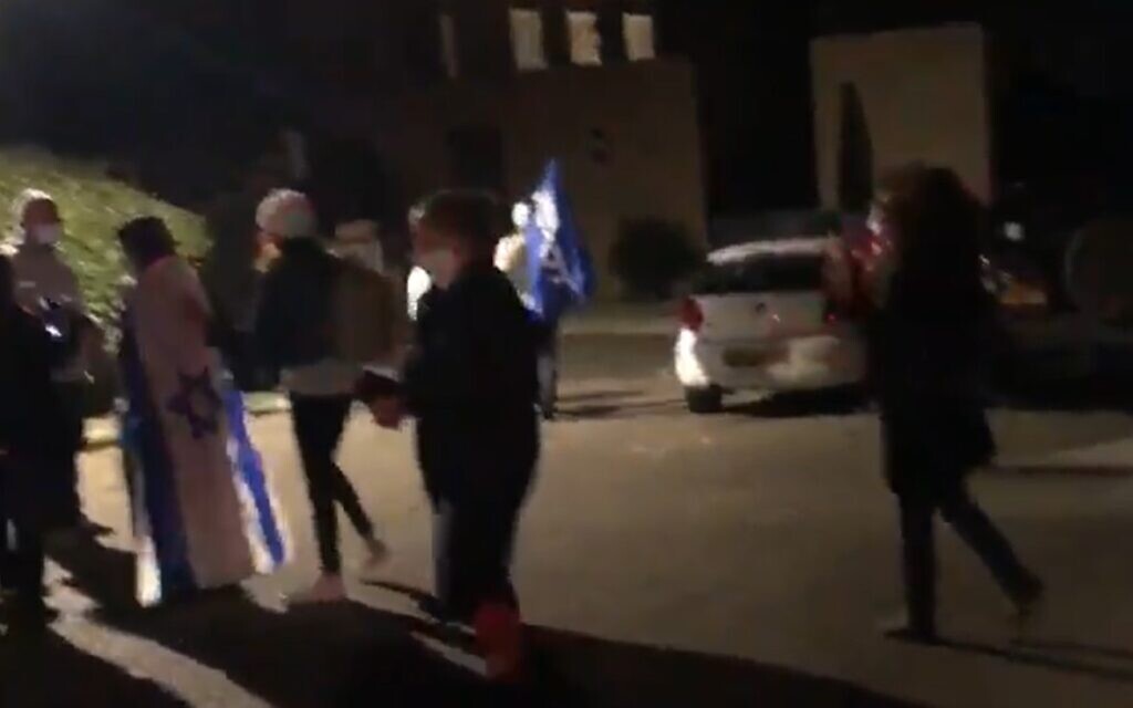 Netanyahu Condemns IDF Soldier for Damaging Catholic Statue in Lebanon