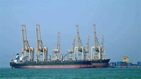 Oil Prices Plunge as Early U.S.-Iran Agreement Signals Relief for Global Shipping Routes