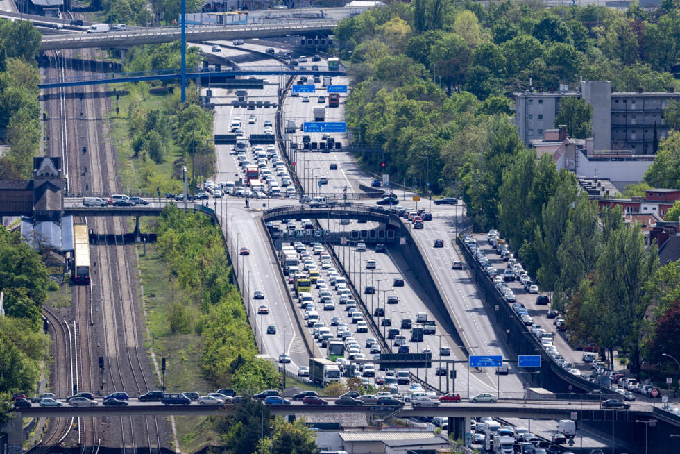 Germany’s $584 Billion Infrastructure Stimulus Plan Stalled by Bureaucratic Delays