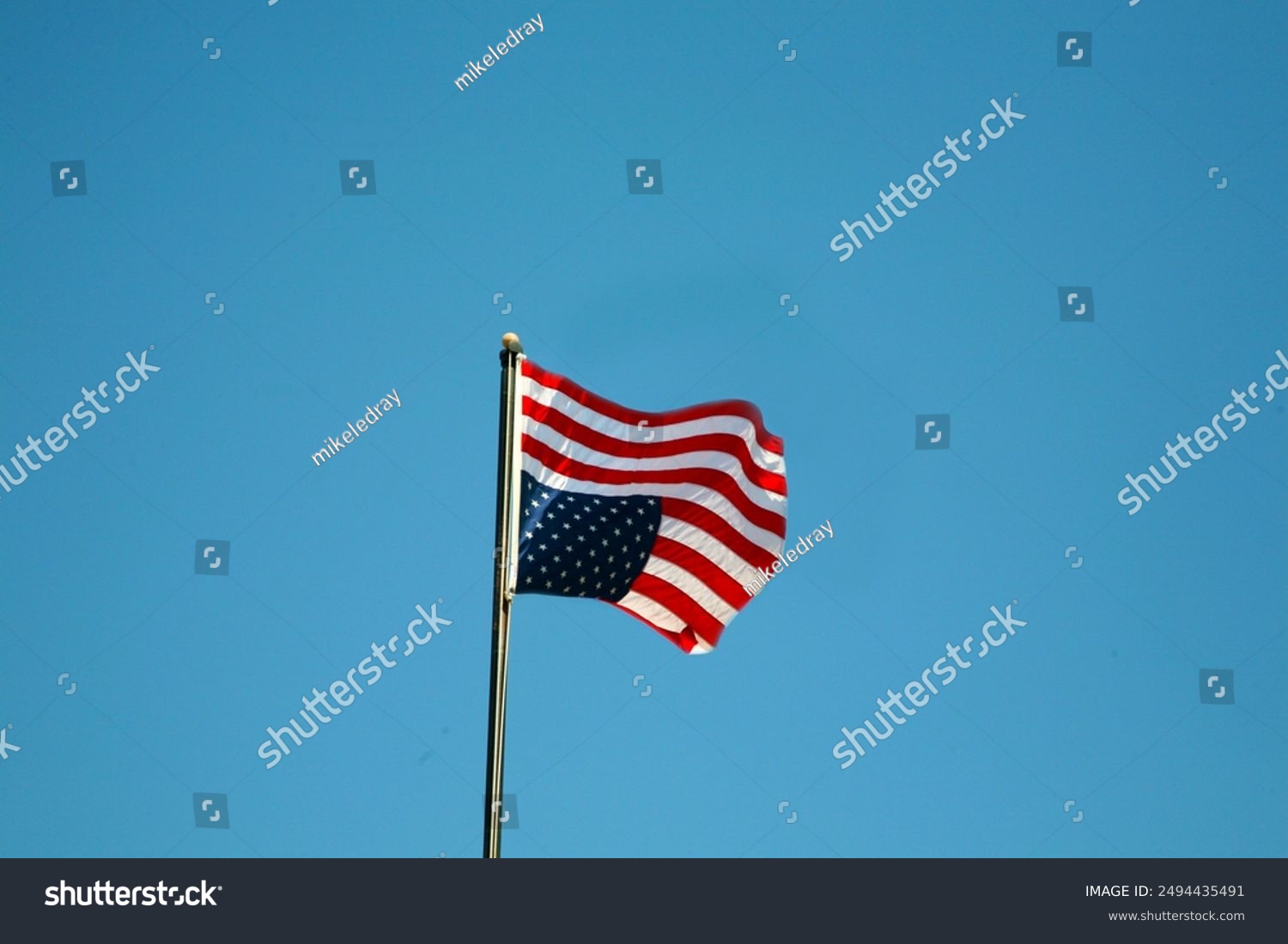 American Soldier Waves British Flag Upside Down at King Charles’ Arlington Visit