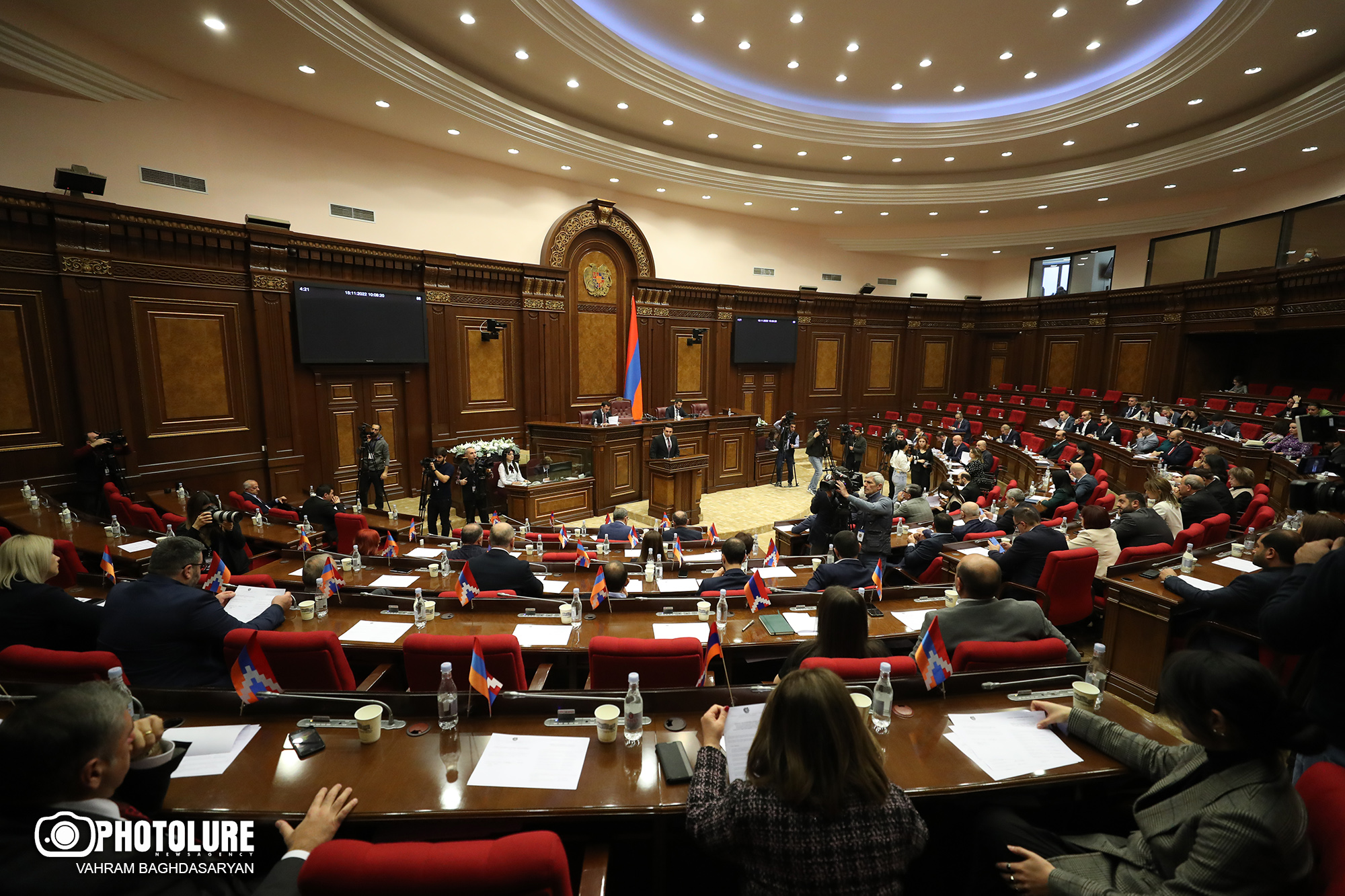 Two-Hour Standoff at Armenian Election Commission as Opposition Party Battle for Registration