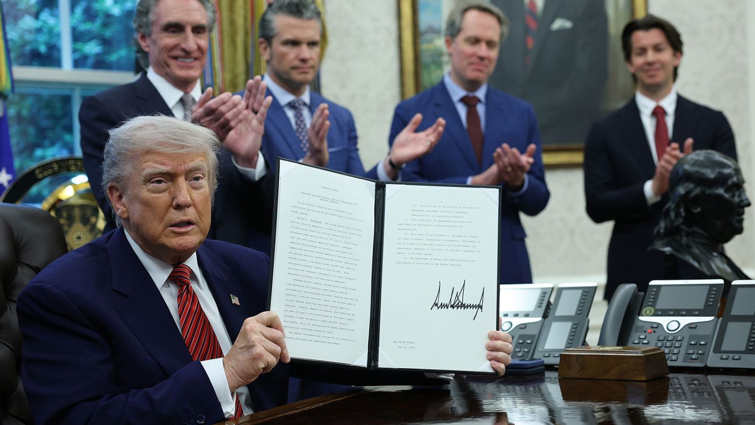 Trump Signs Order to Reclassify 8,000 Federal Workers as “At-Will” Positions
